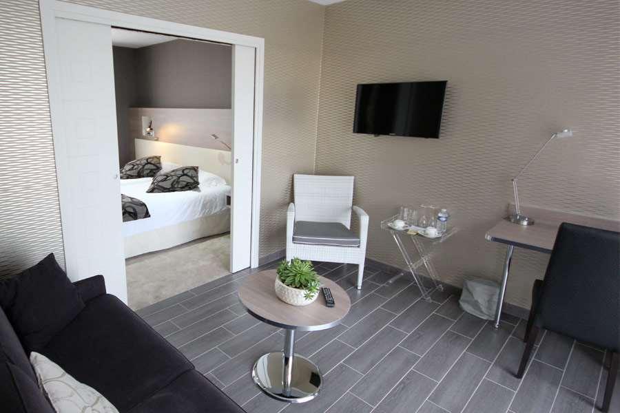 Doué-la-Fontaine Logis Auberge Bienvenue חדר תמונה