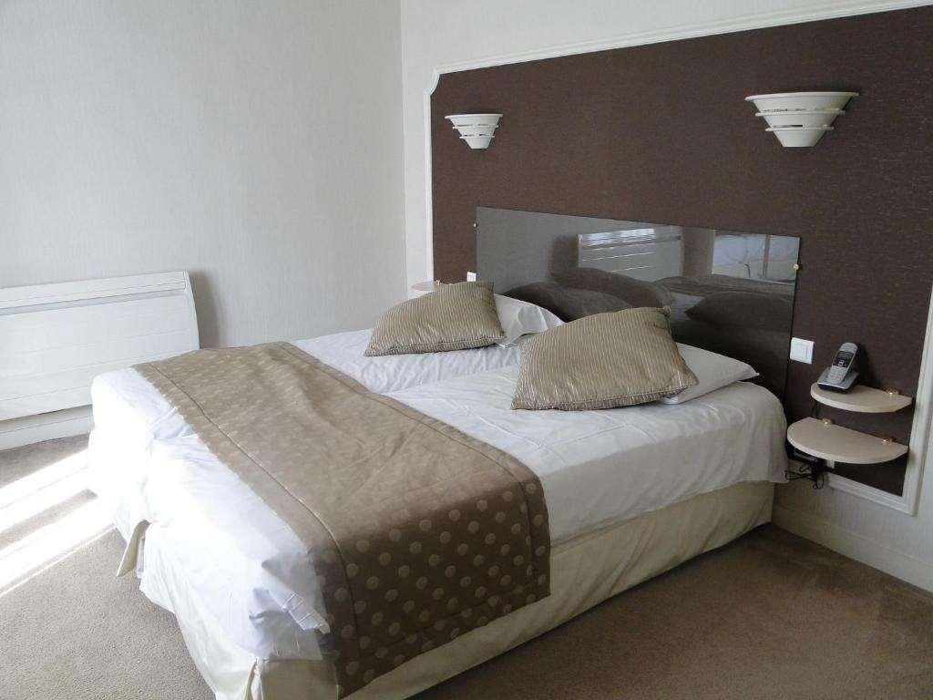 Doué-la-Fontaine Logis Auberge Bienvenue חדר תמונה
