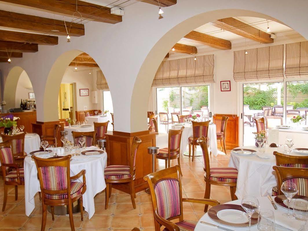 Doué-la-Fontaine Logis Auberge Bienvenue מראה חיצוני תמונה